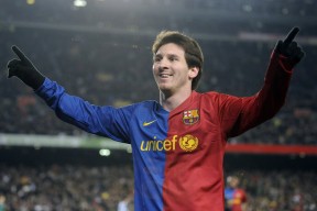 fifa-网坛女皇跨界封神！科维托娃网球式足球爆冷击溃曼联，全场陷入疯狂